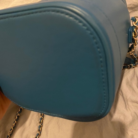 Nice and cute vanity - Picture 3 of 6